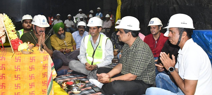 THDC: Lowering of the Runner with Shaft of Unit1